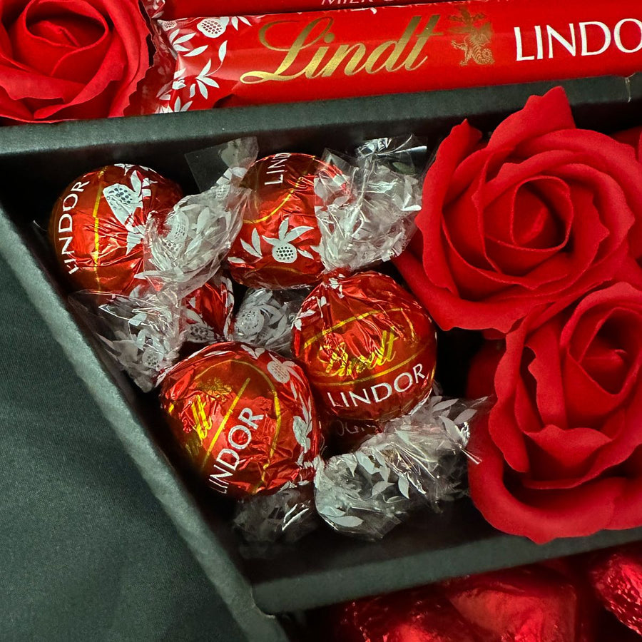 【last one ours £1.99】lindt lindor signature chocolate bouquet with red roses 【last one ours £1.99】lindt lindor signature chocolate bouquet with red roses