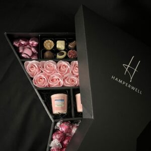 【last one ours ￡1.99】lindt lindor & yankee candle signature chocolate bouquet with pink roses