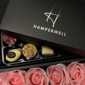 【last one ours ￡1.99】lindt lindor & yankee candle signature chocolate bouquet with pink roses