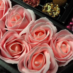 【last one ours ￡1.99】lindt lindor & yankee candle signature chocolate bouquet with pink roses