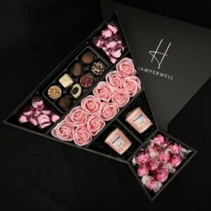 【last one ours ￡1.99】lindt lindor & yankee candle signature chocolate bouquet with pink roses